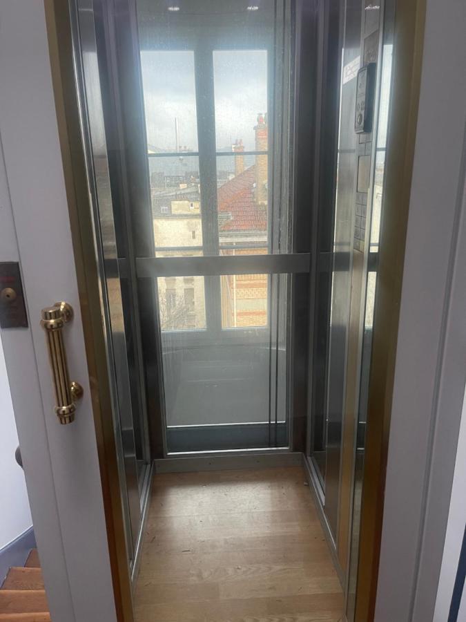 Paris Centre Dernier Etage Vue Ascenseur Apartment Exterior foto